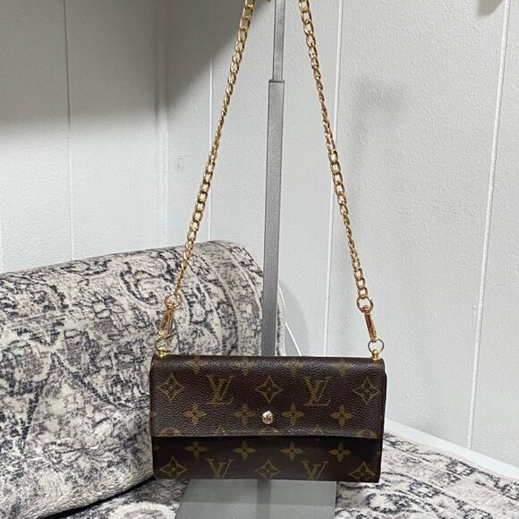 Vintage Louis Vuitton Monogram Trifold Wallet with Crossbody chain - Picture 2 of 8